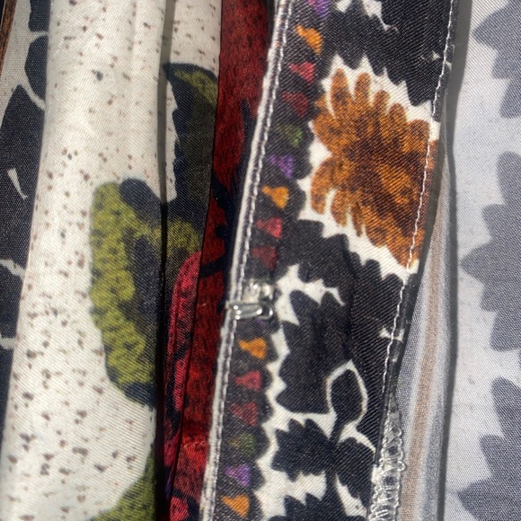 FARM Rio Beautiful Flower Tapestry Balloon Sleeve Blouse - Picture 5 of 6